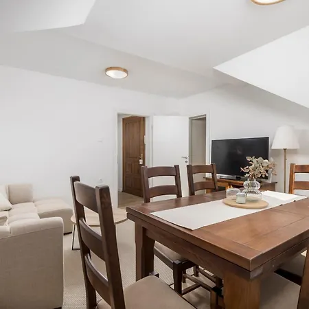 Esperia Опатия